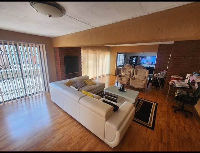 4 BEDROOM HOUSE FOR SALE IN SAFARI GARDENS